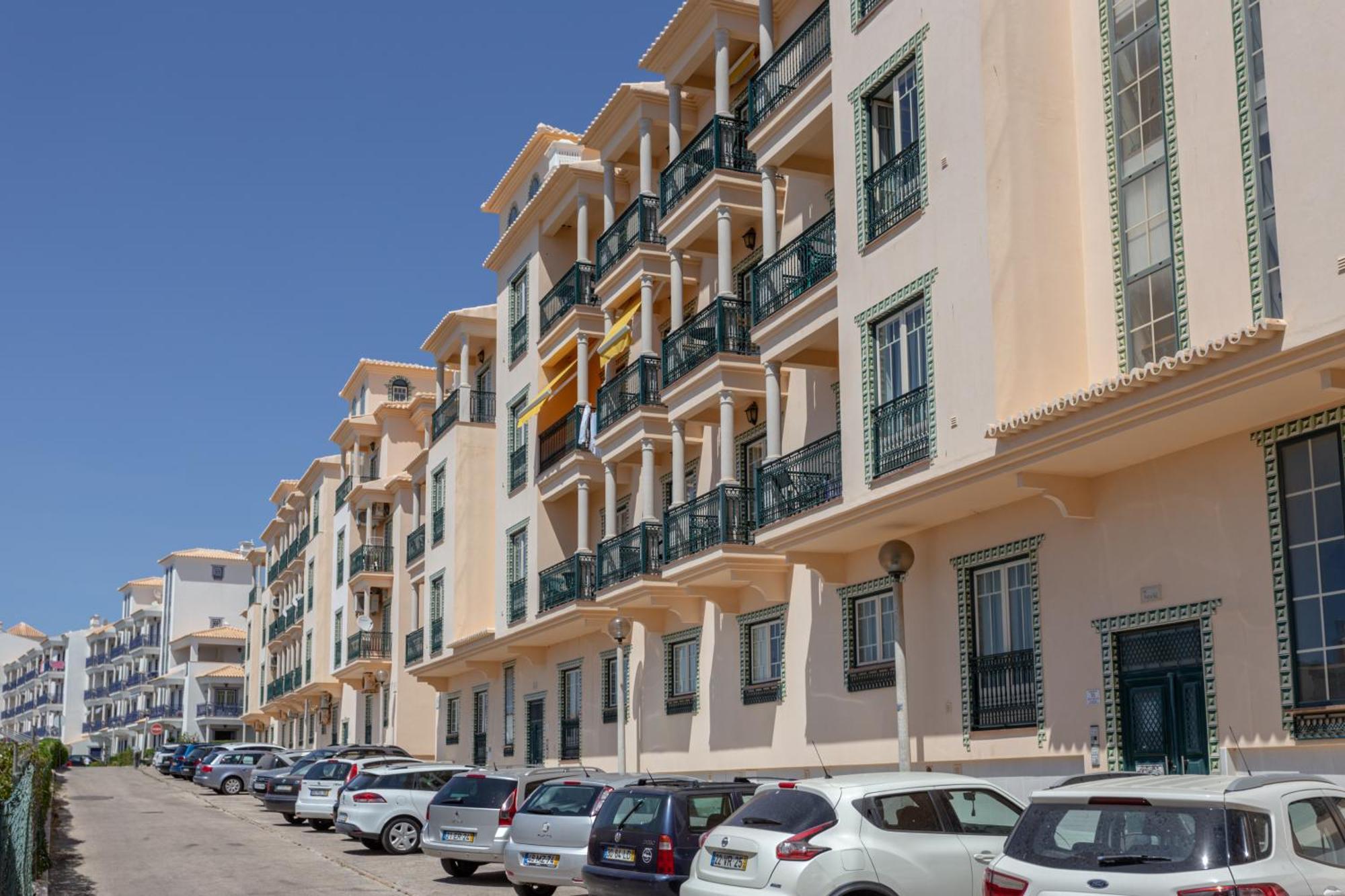 Wonderful Flats With Pool By Host Wise Apartment *