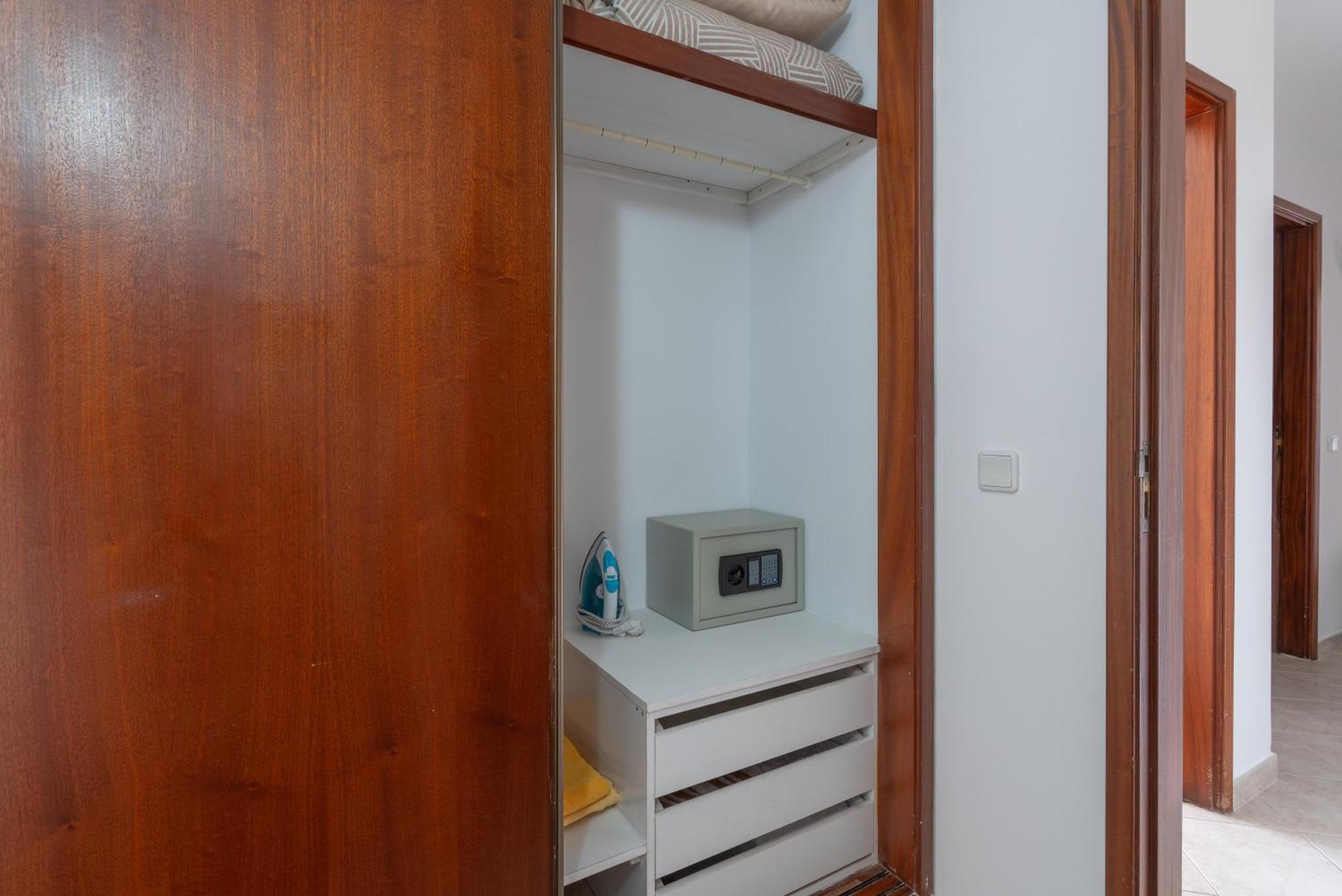 Apartment Homes Luxurious With 2 Bedrooms, Swimming Pool & Patio Albufeira
