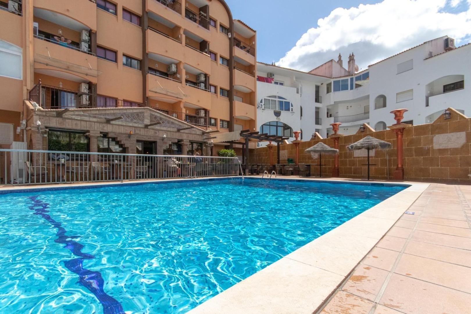 Apartment The Concierge - Pool Choromar