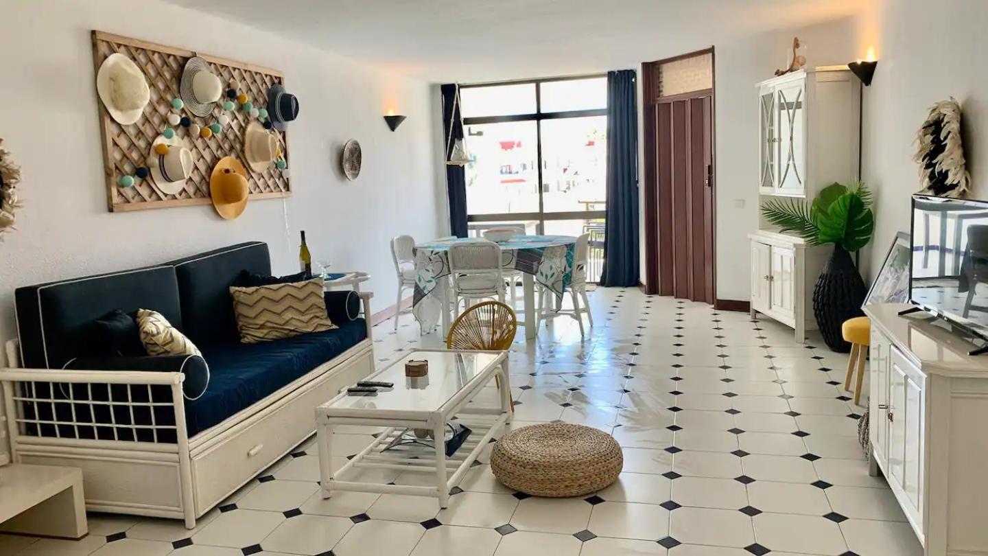 Coral By Apartment