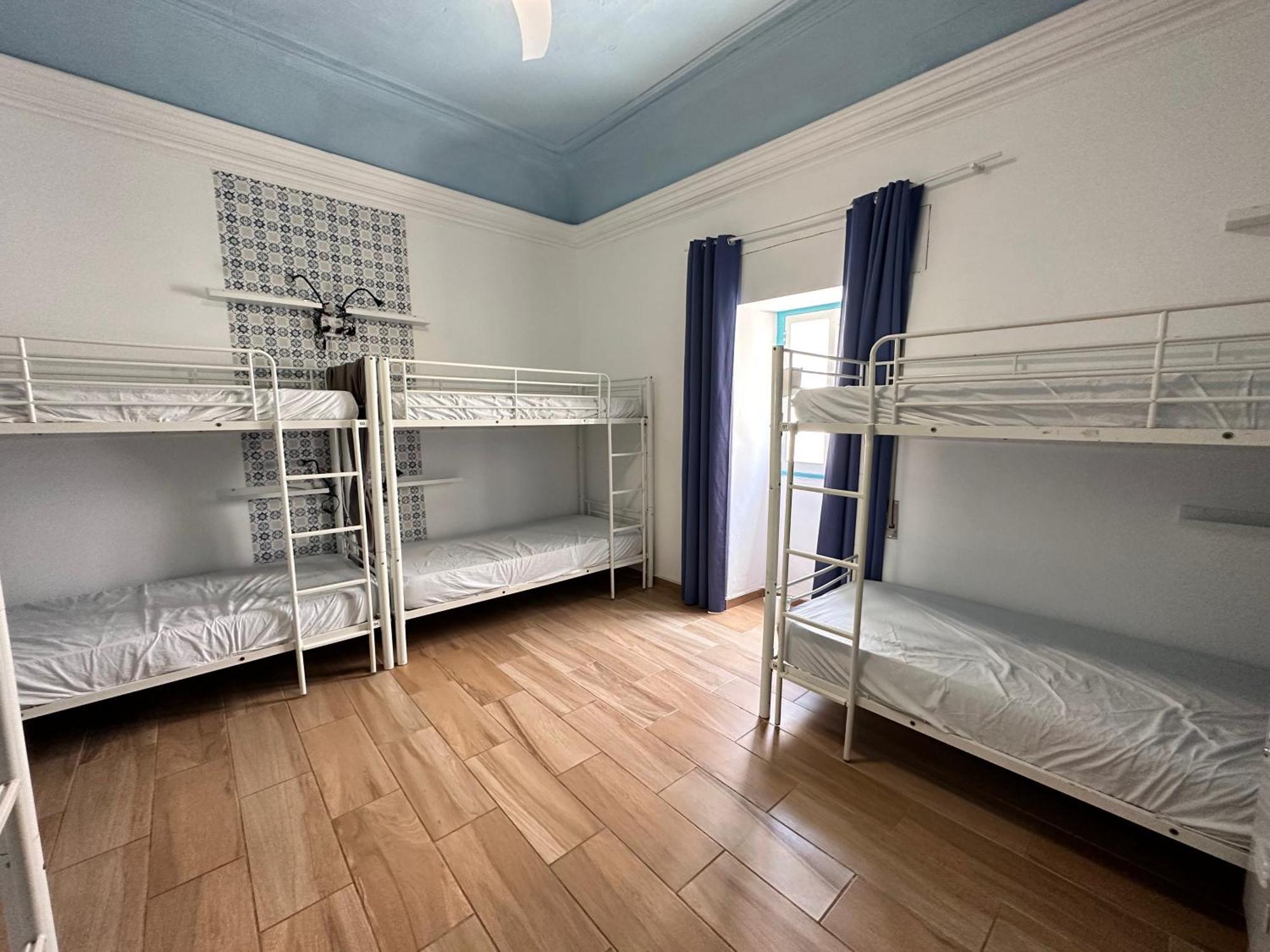 Orange Terrace Hostel *