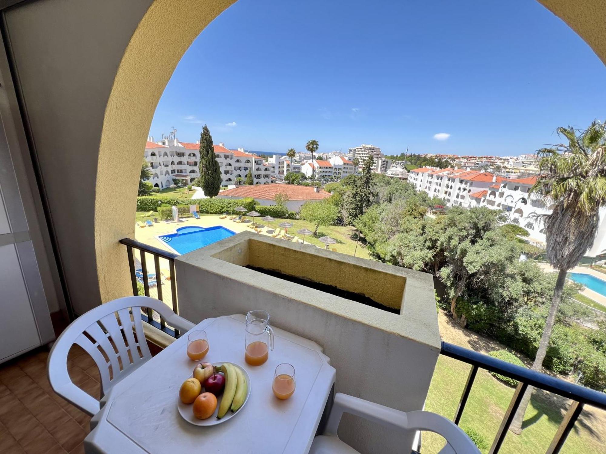 Tropical View With Pool By Homing Apartment