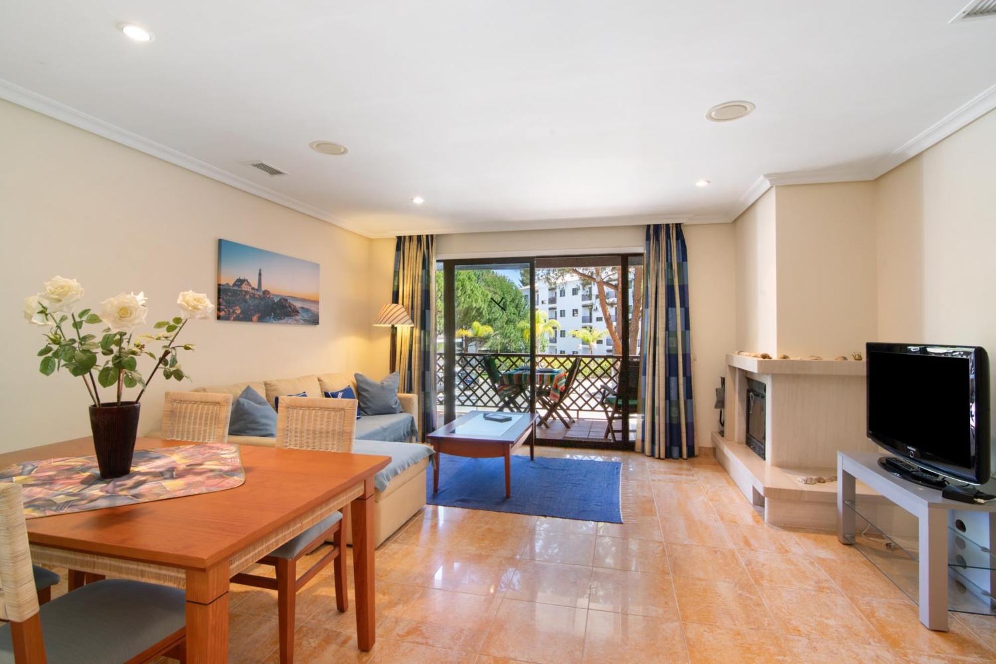 Apartment 6 B *