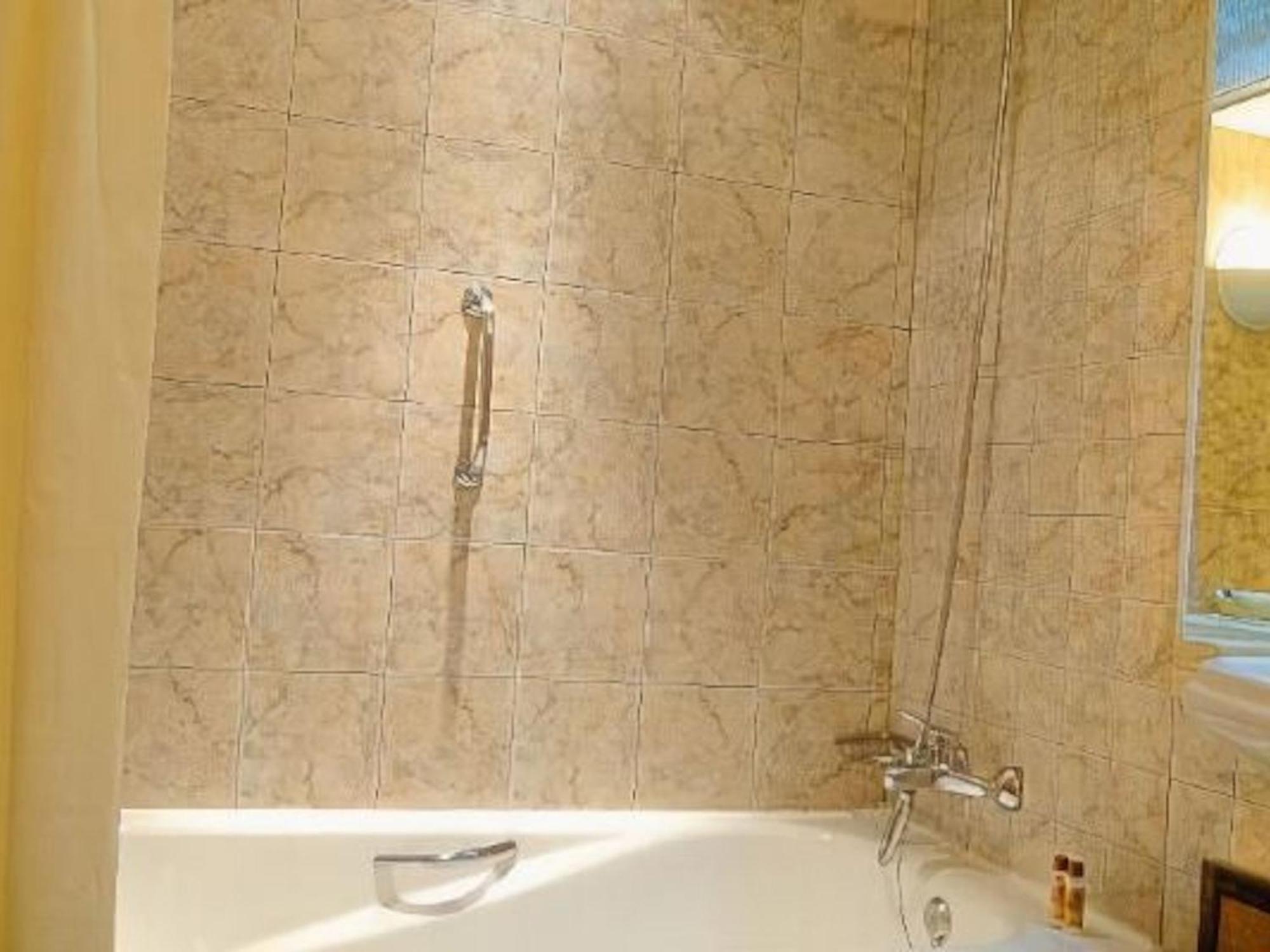 Spectacular 2 Bedroom In The Center Apartment *