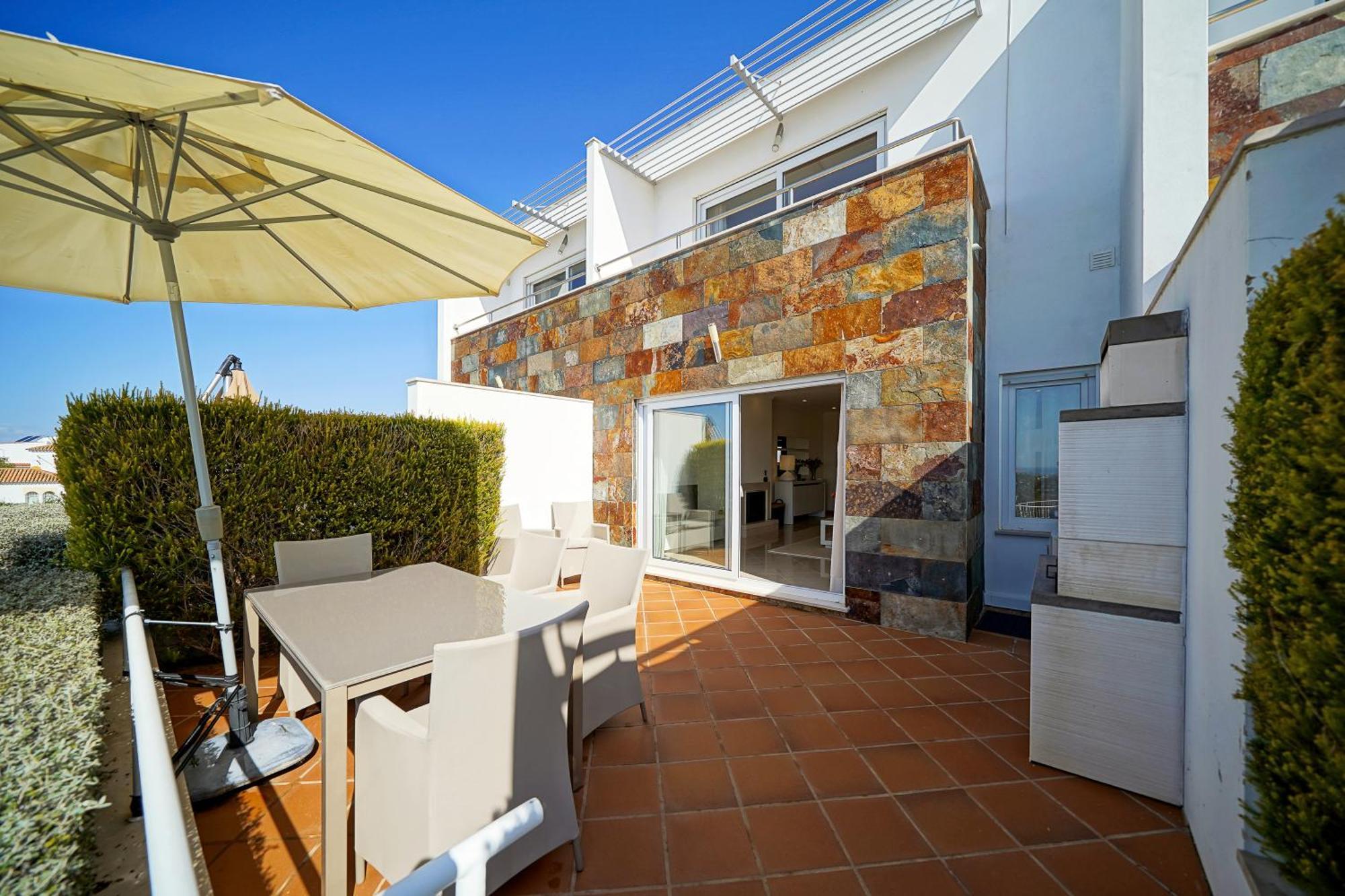 Apartment Ocean View Luxe Poolside Retreat Albufeira