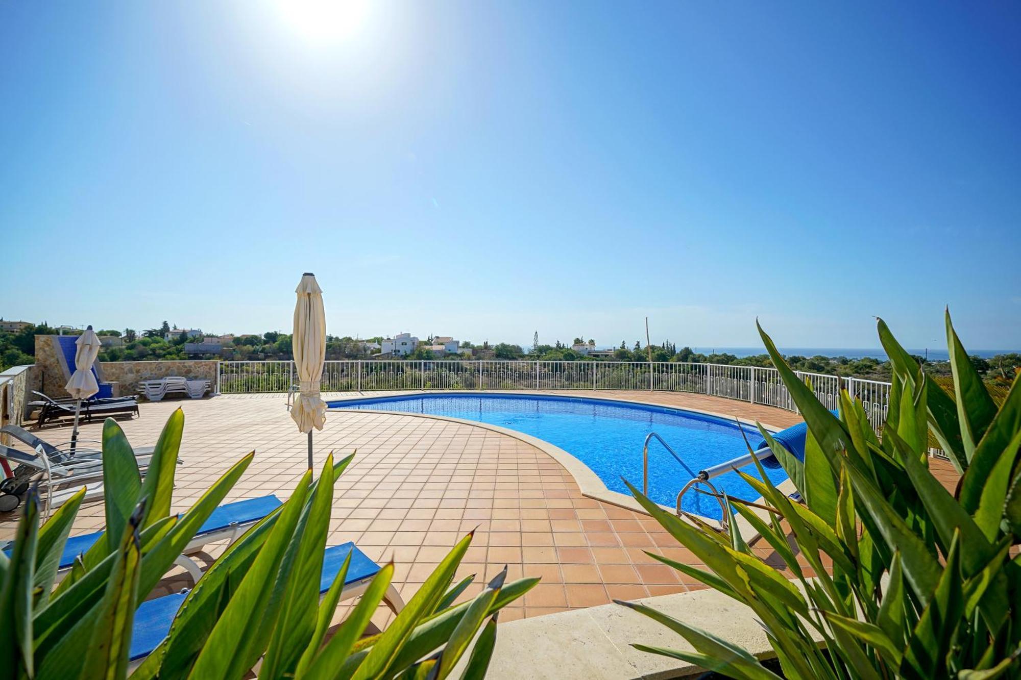 Apartment Ocean View Luxe Poolside Retreat