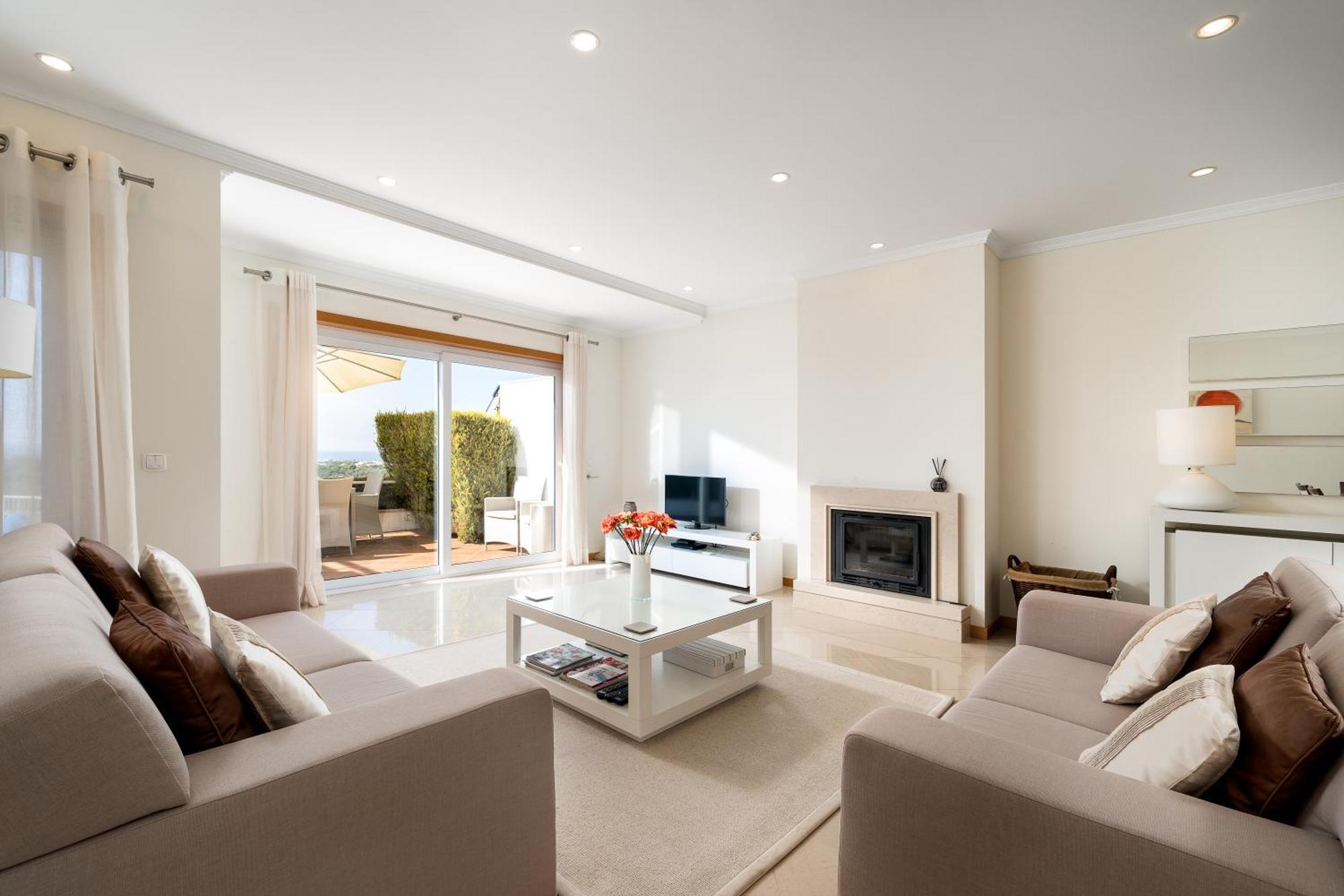 Ocean View Luxe Poolside Retreat Apartment *
