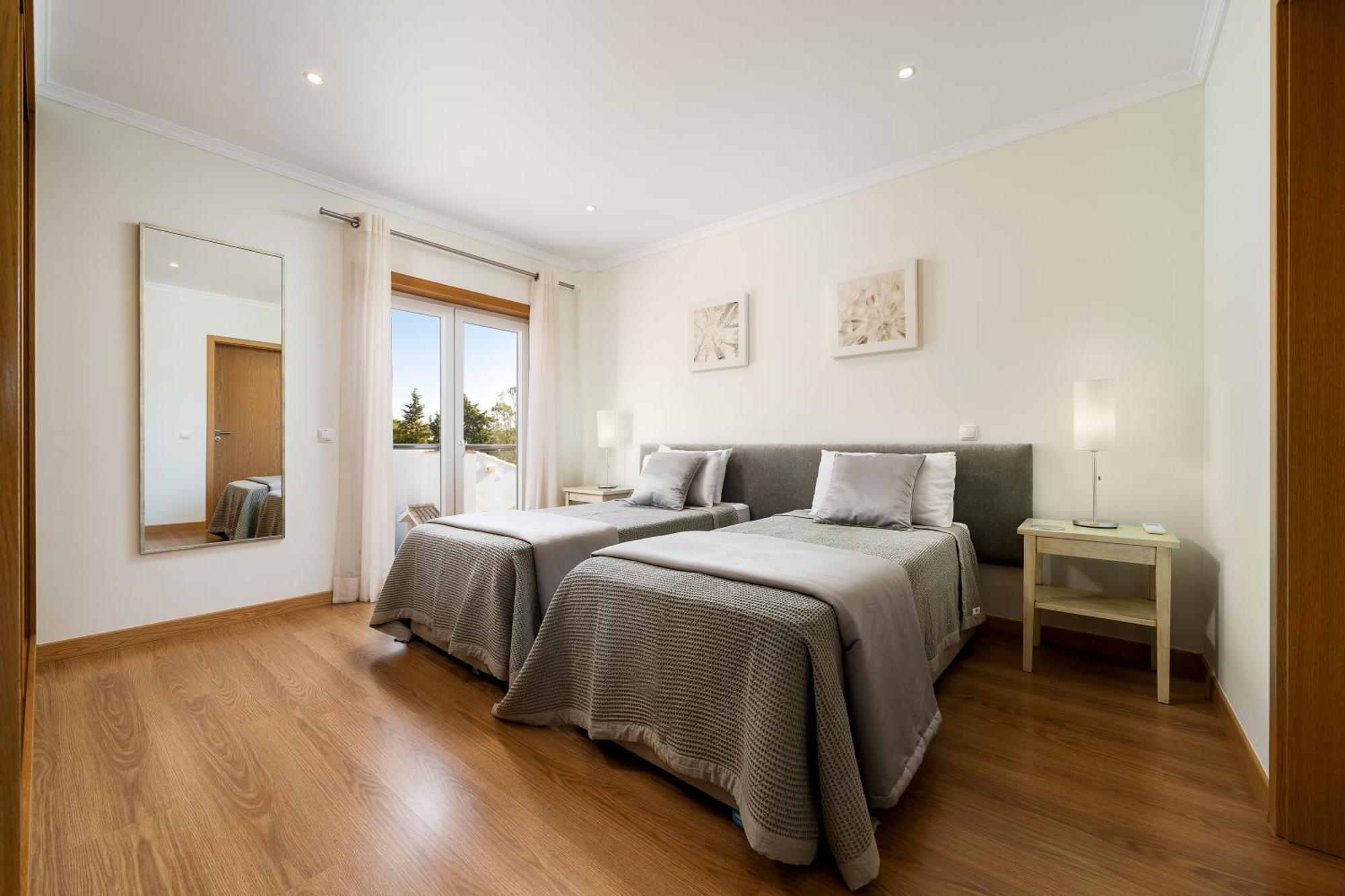 Ocean View Luxe Poolside Retreat Albufeira