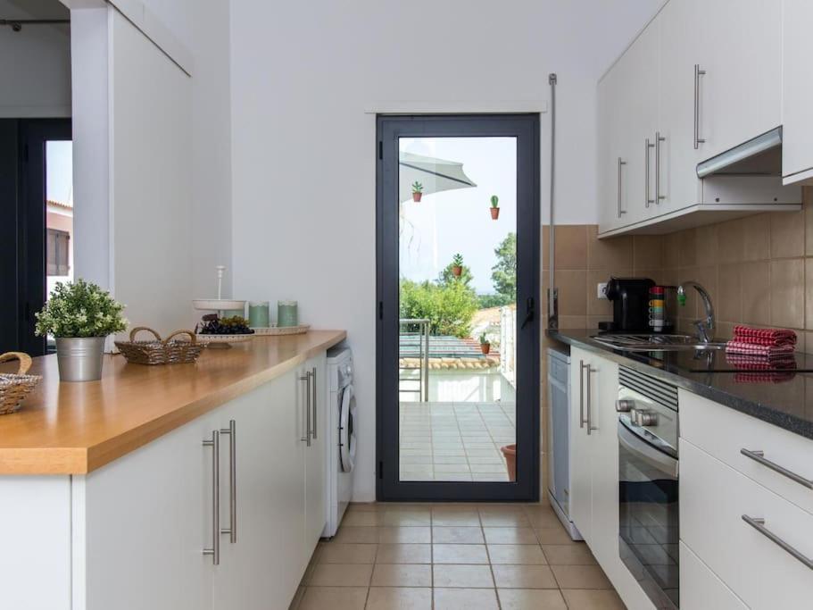 Rainbow House - Sea View & Pool & Garage & Garden & Pousada *