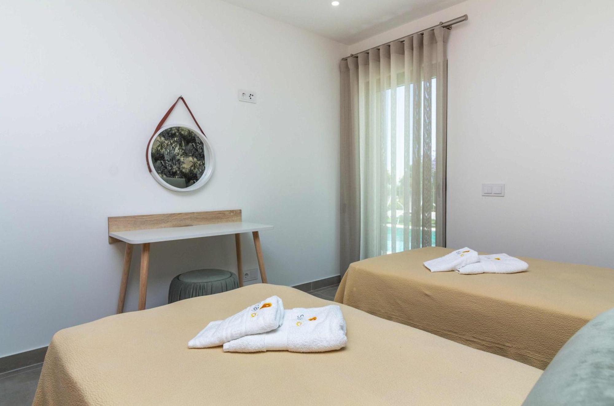 Orada 25 House - Luxurious & Games & Privat Pool & Gym *