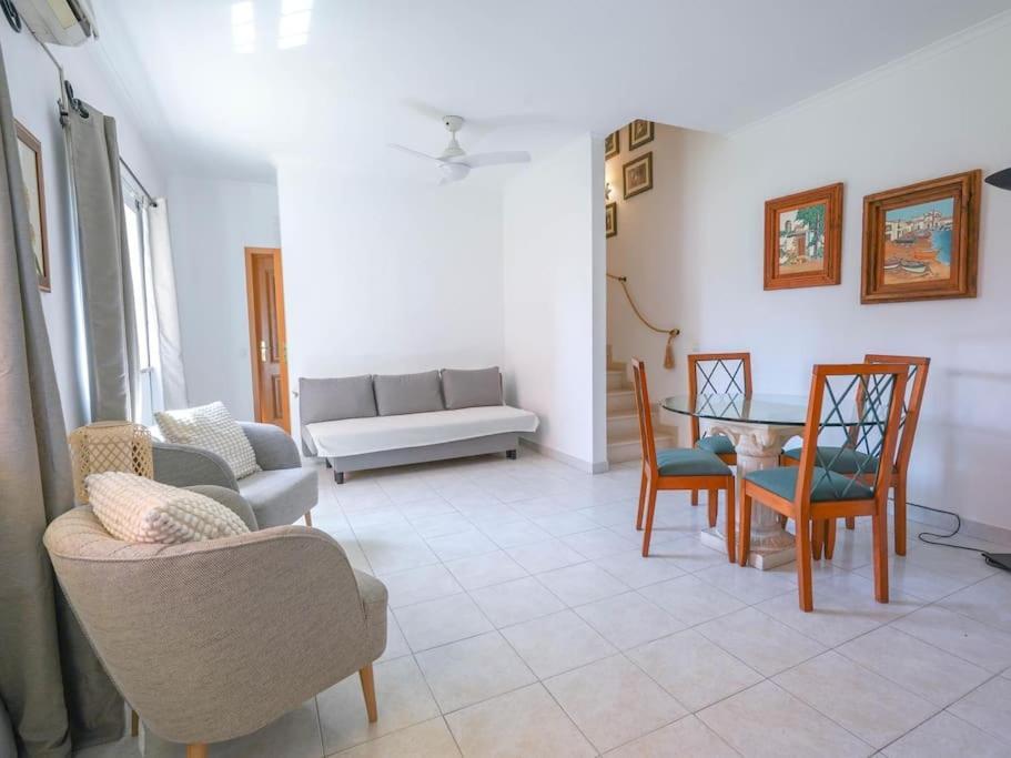 Oura Sunrise Iv - Oura & Oura Strip Apartment