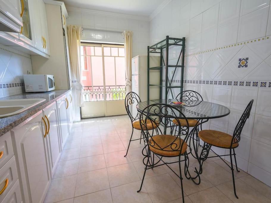 Oura Sunrise Iv - Oura & Oura Strip Apartment