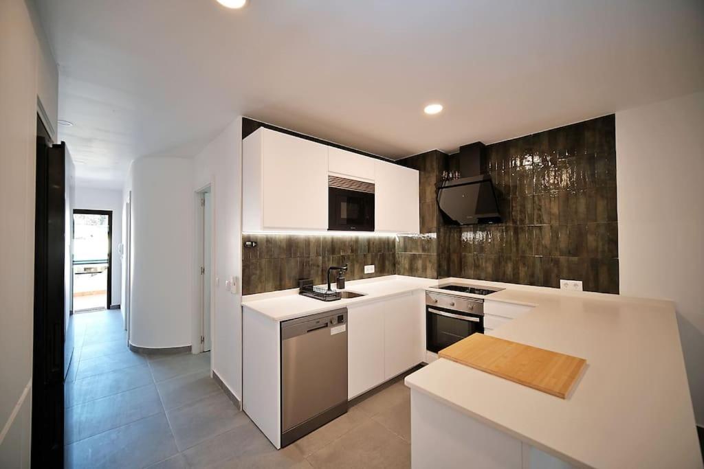 Apartment Sea Turtle - *