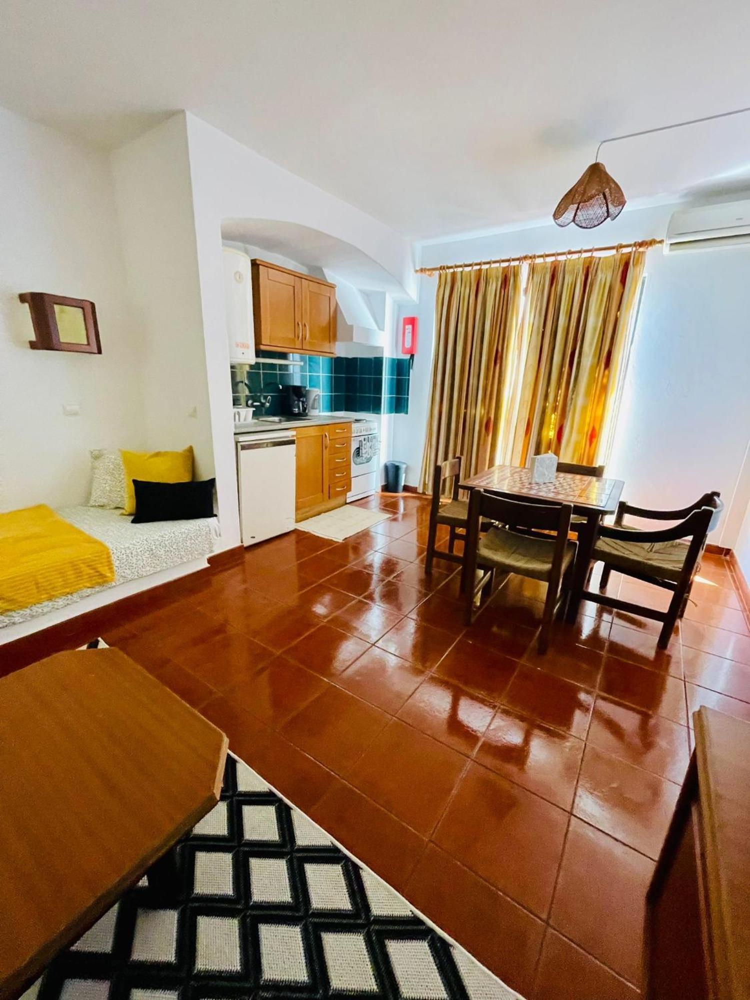 T1, Da Oura Apartment *