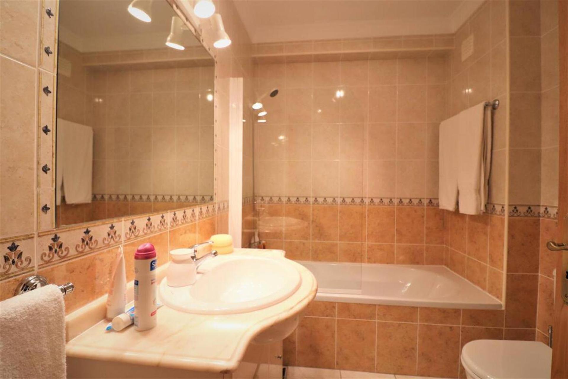 Stylish 2br With Pool Parking & Wifi Albufeira