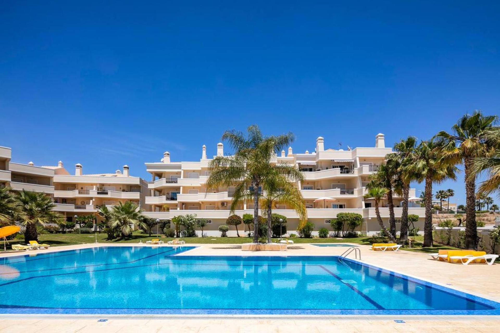 Stylish 2br With Pool Parking & Wifi Apartment Albufeira