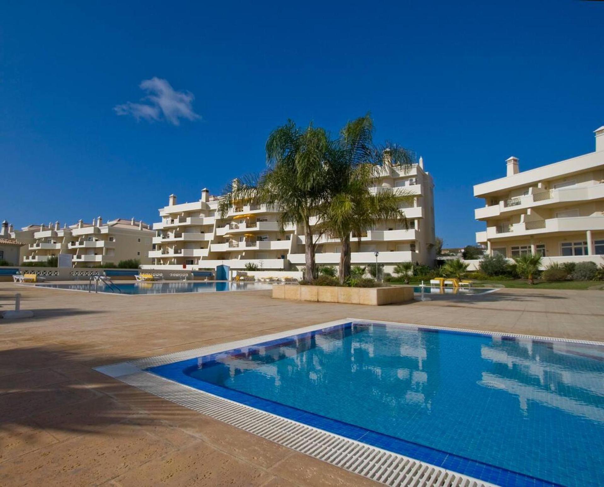 Stylish 2br With Pool Parking & Wifi *