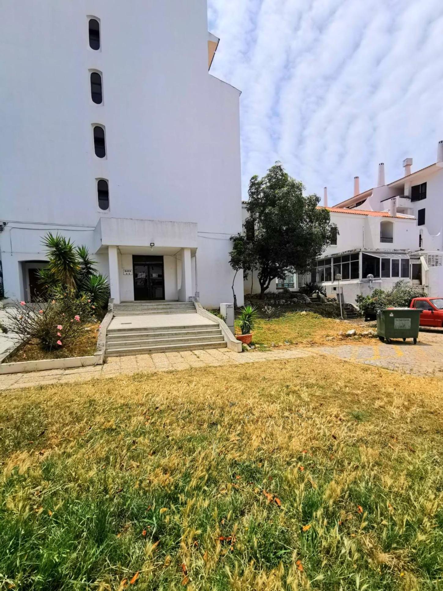 Appartement Vilanova, T0 - Modern Flat At Oura On The Strip With Balcony With View To The Pool, Pool Access, Lift And Air Conditioning Albufeira