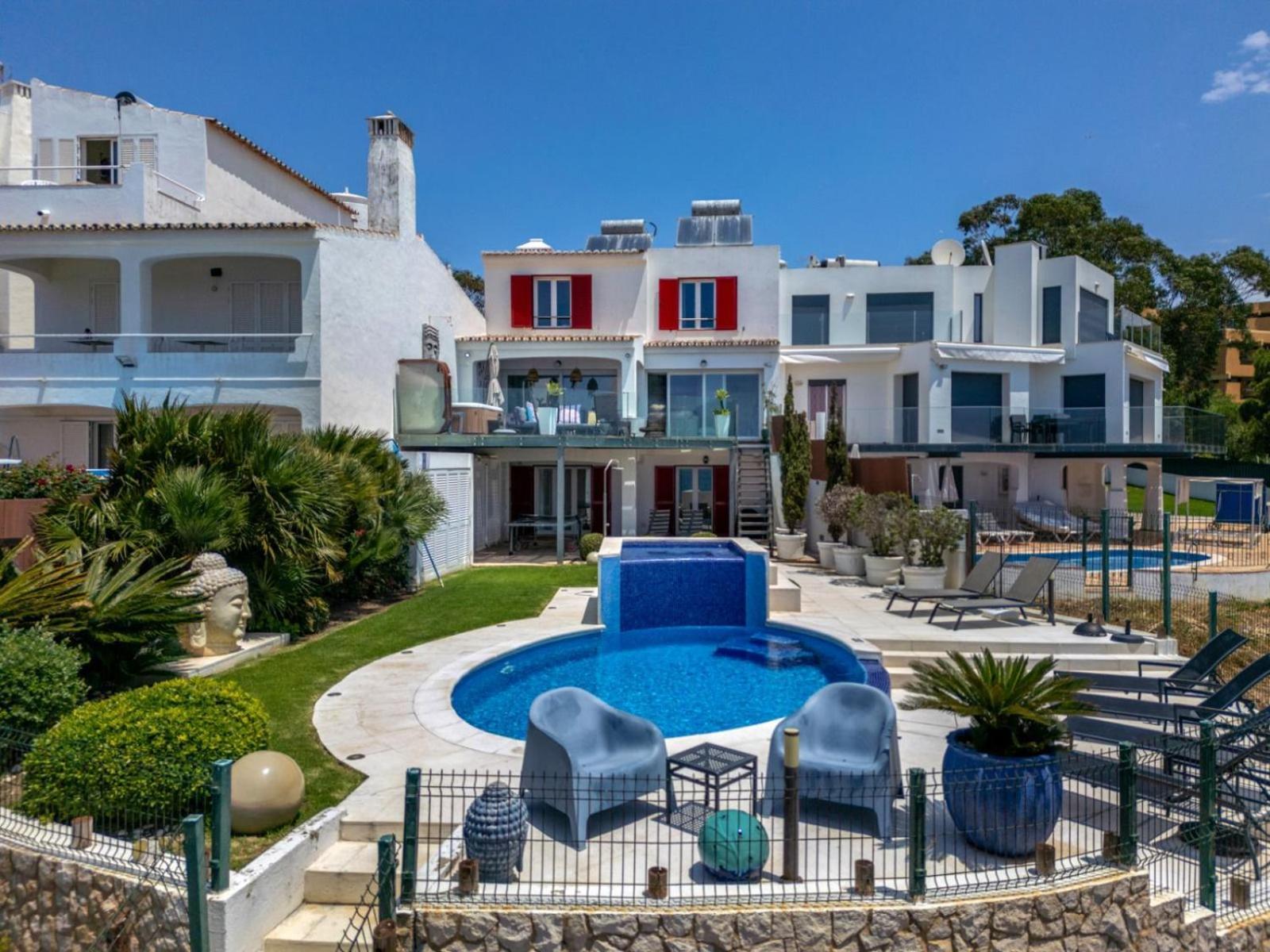 Luxurious Beachfront De La With Private Acces Villa
