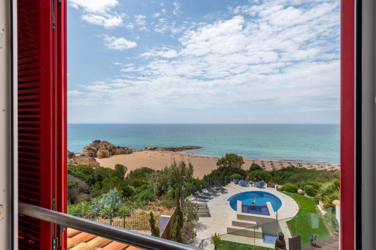 Luxurious Beachfront De La With Private Acces Villa *