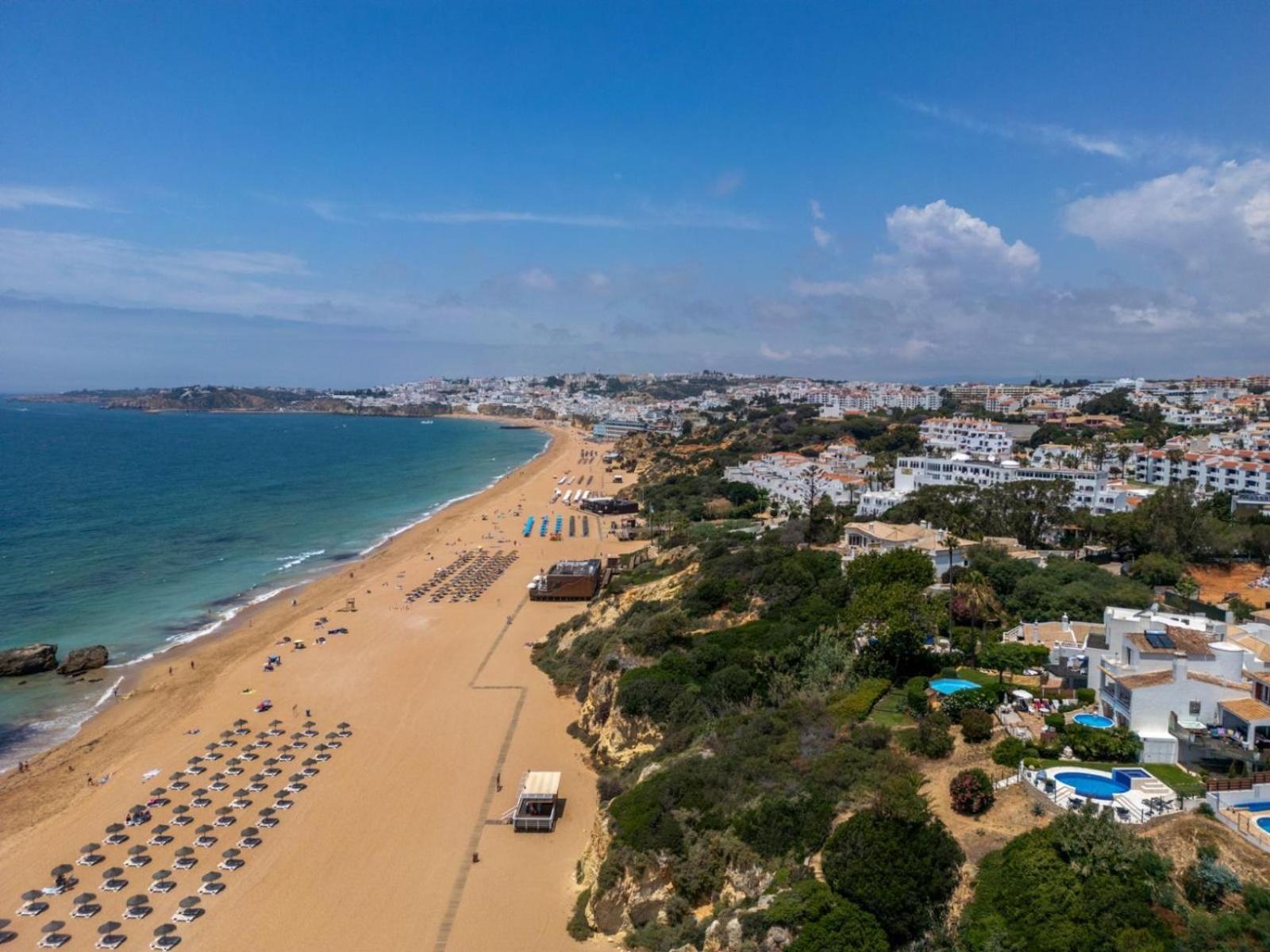 Luxurious Beachfront De La With Private Acces Villa