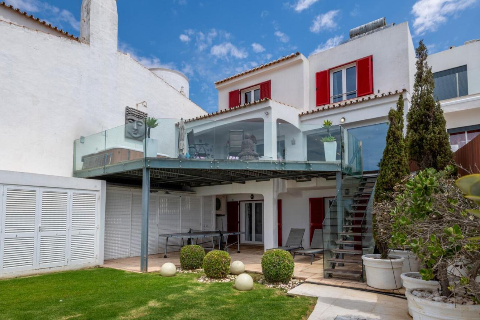 Luxurious Beachfront De La With Private Acces Villa *