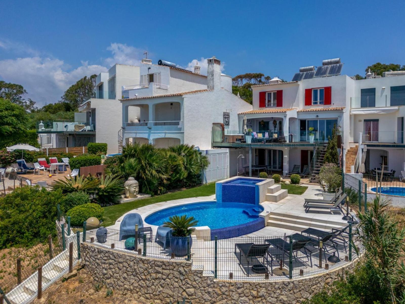 Luxurious Beachfront De La With Private Acces Villa *