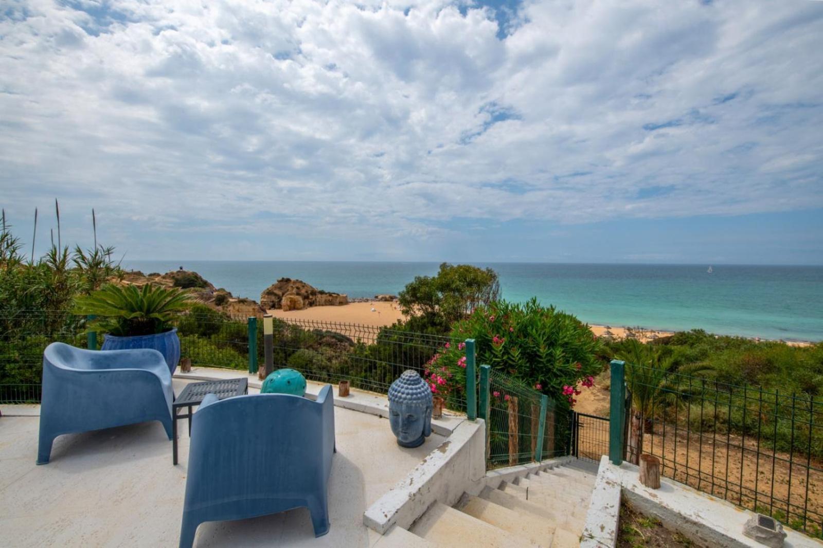 Luxurious Beachfront De La With Private Acces