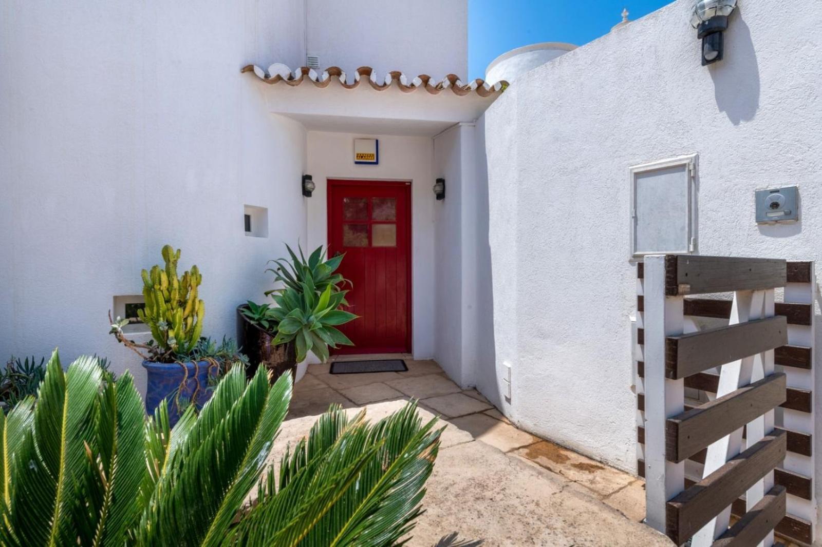 Luxurious Beachfront De La With Private Acces Villa