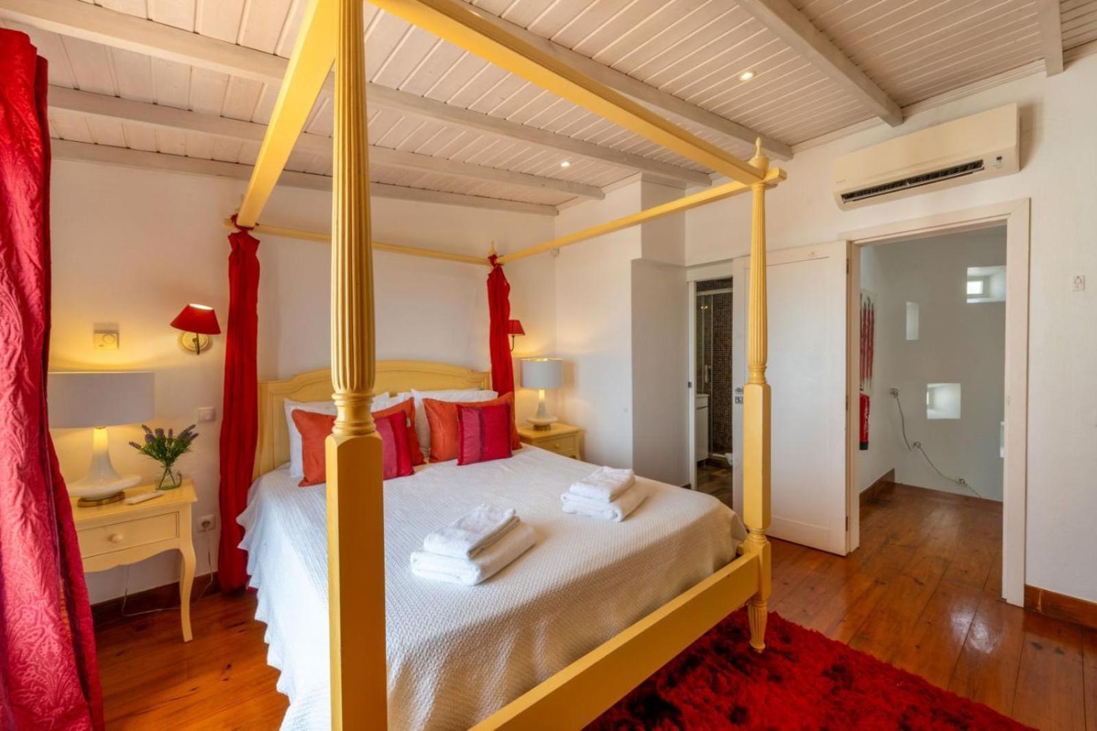 Villa Luxurious Beachfront De La With Private Acces