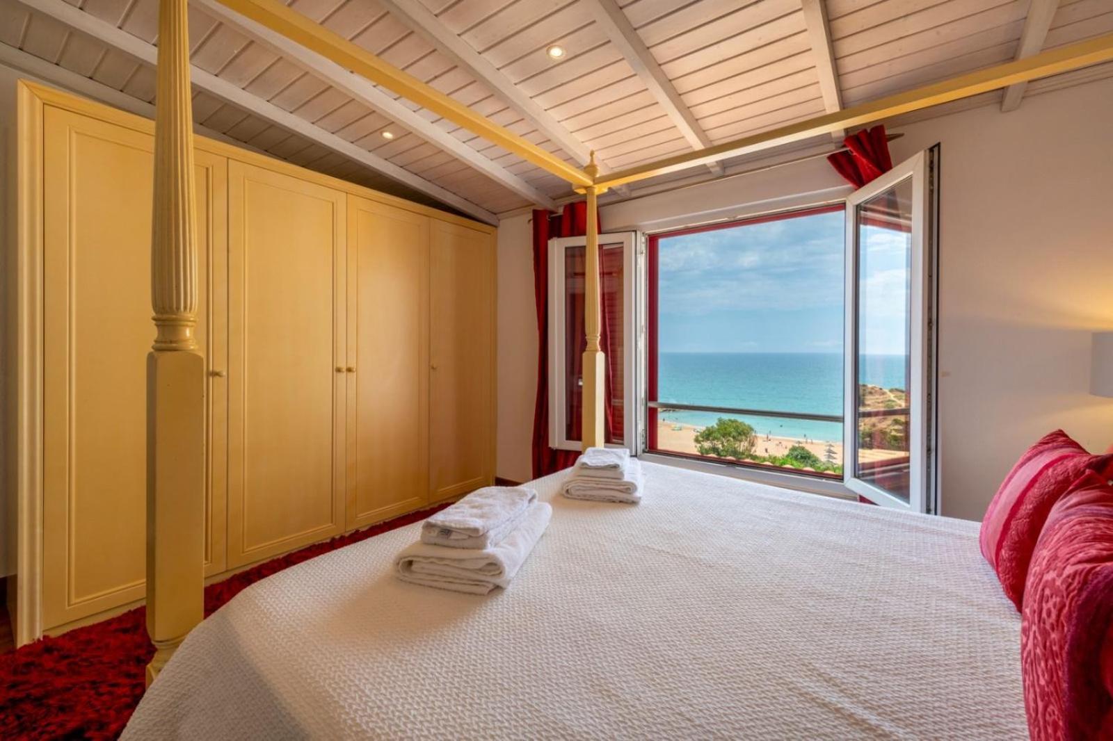 Luxurious Beachfront De La With Private Acces Villa *