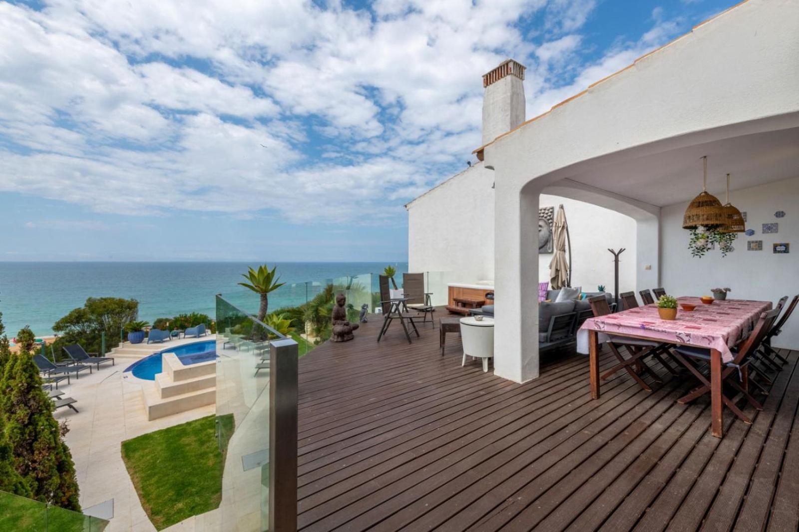 Luxurious Beachfront De La With Private Acces