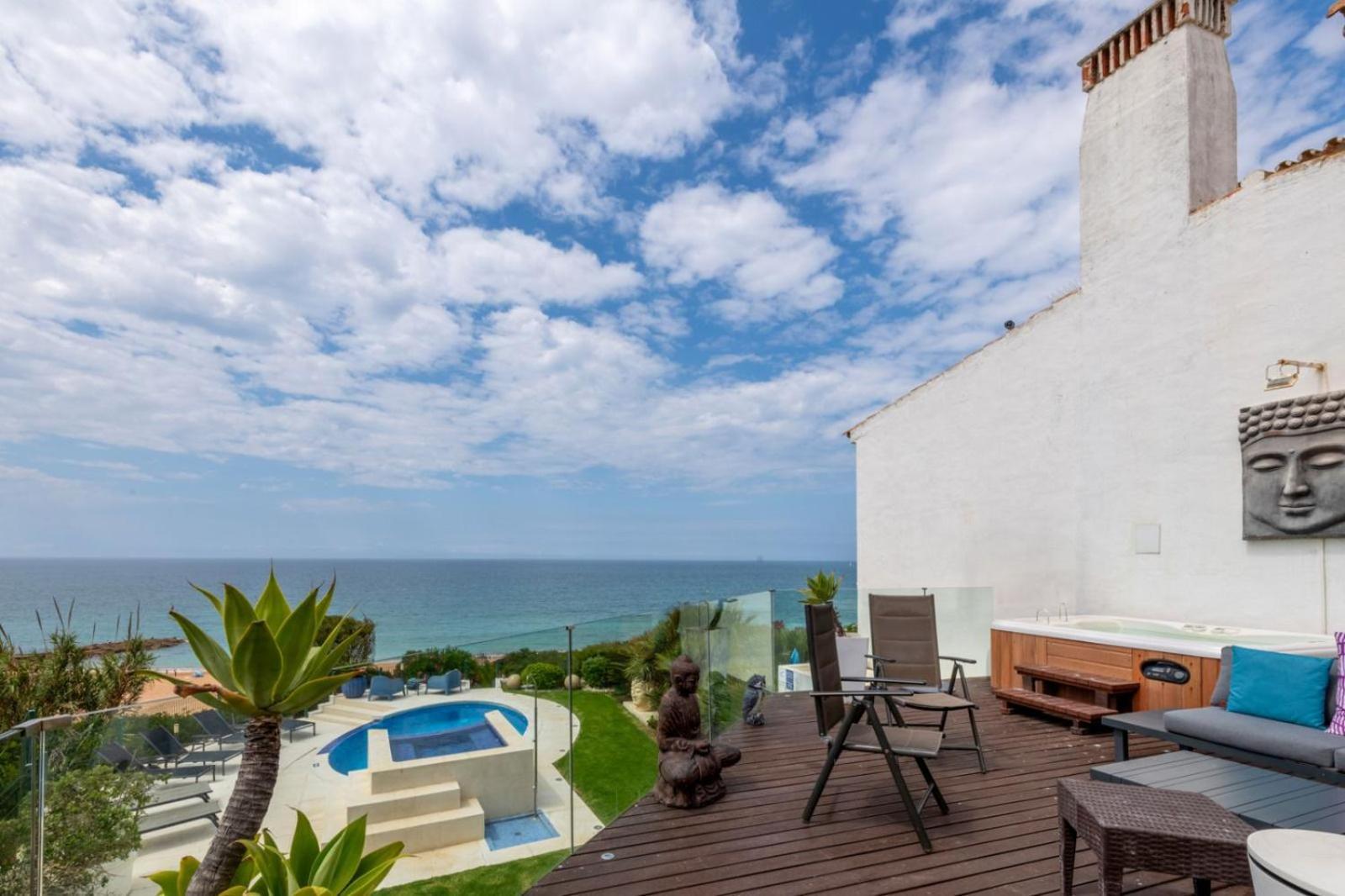 Villa Luxurious Beachfront De La With Private Acces *
