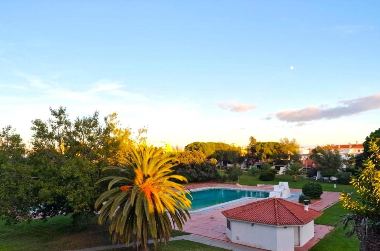 Vilanova, T0 - Modern Flat At Oura On The Strip With Balcony With View To The Pool, Pool Access, Lift And Air Conditioning Appartement *