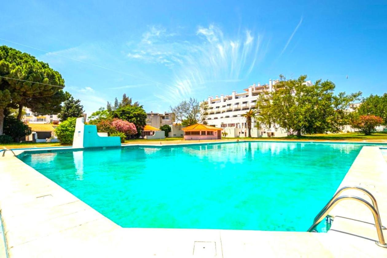 Appartement Vilanova, T0 - Modern Flat At Oura On The Strip With Balcony With View To The Pool, Pool Access, Lift And Air Conditioning