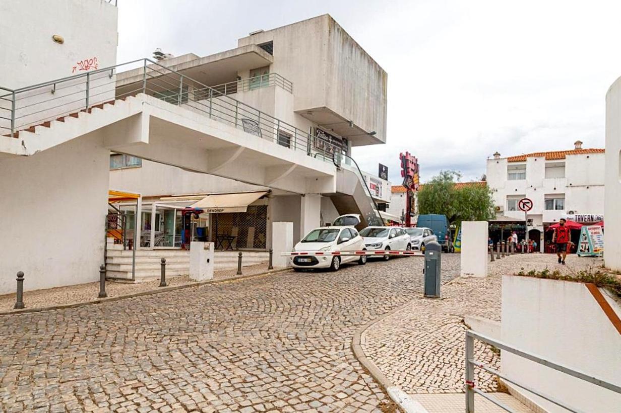 Vilanova, T0 - Modern Flat At Oura On The Strip With Balcony With View To The Pool, Pool Access, Lift And Air Conditioning