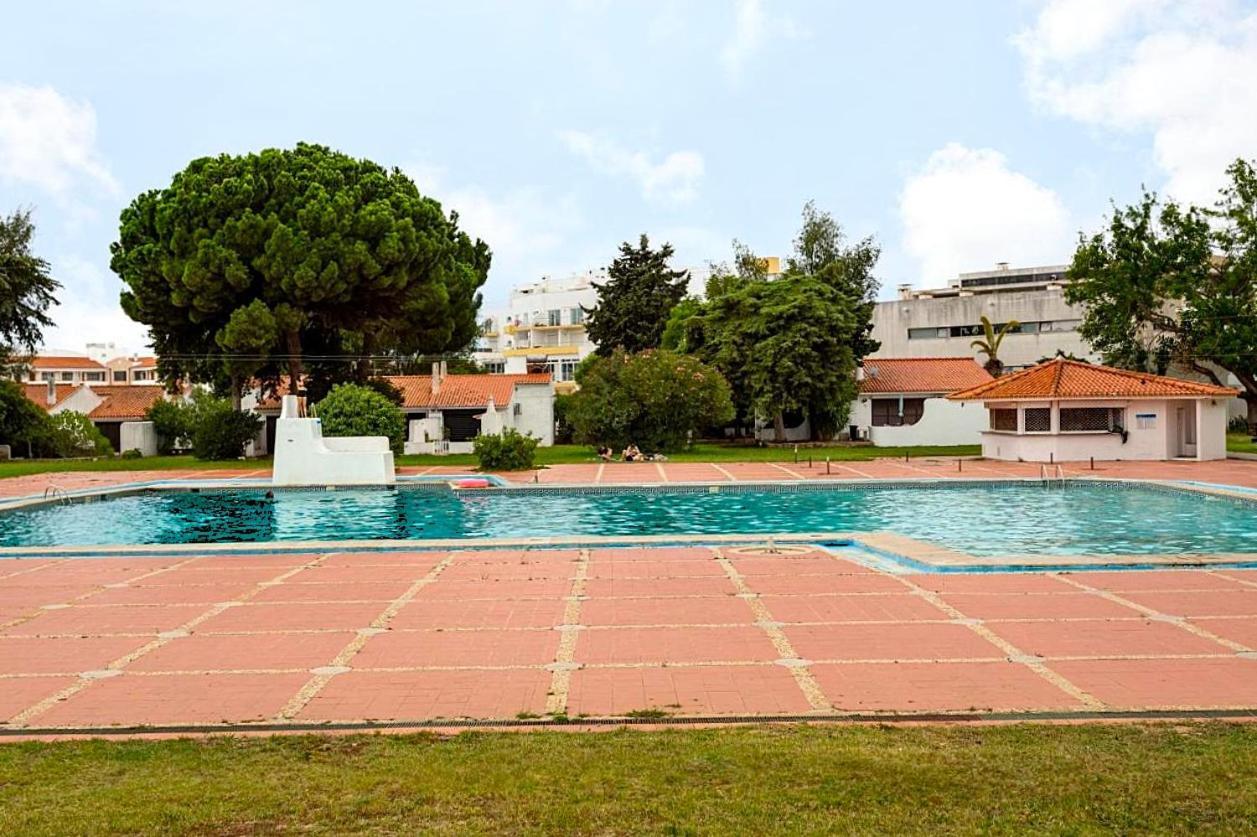 Vilanova, T0 - Modern Flat At Oura On The Strip With Balcony With View To The Pool, Pool Access, Lift And Air Conditioning Appartement *