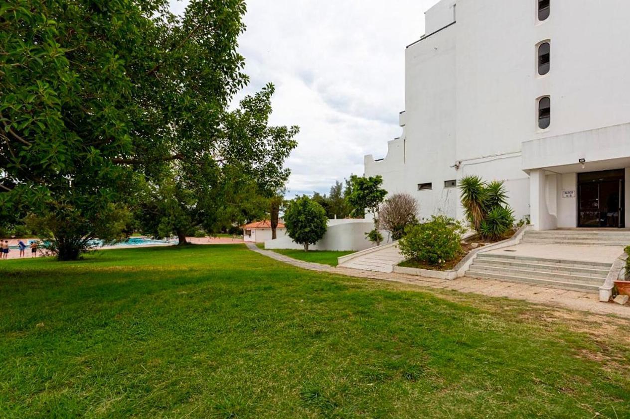 Vilanova, T0 - Modern Flat At Oura On The Strip With Balcony With View To The Pool, Pool Access, Lift And Air Conditioning Appartement