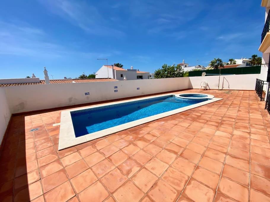 2-bedroom Apt In Newtown W Pool Appartement