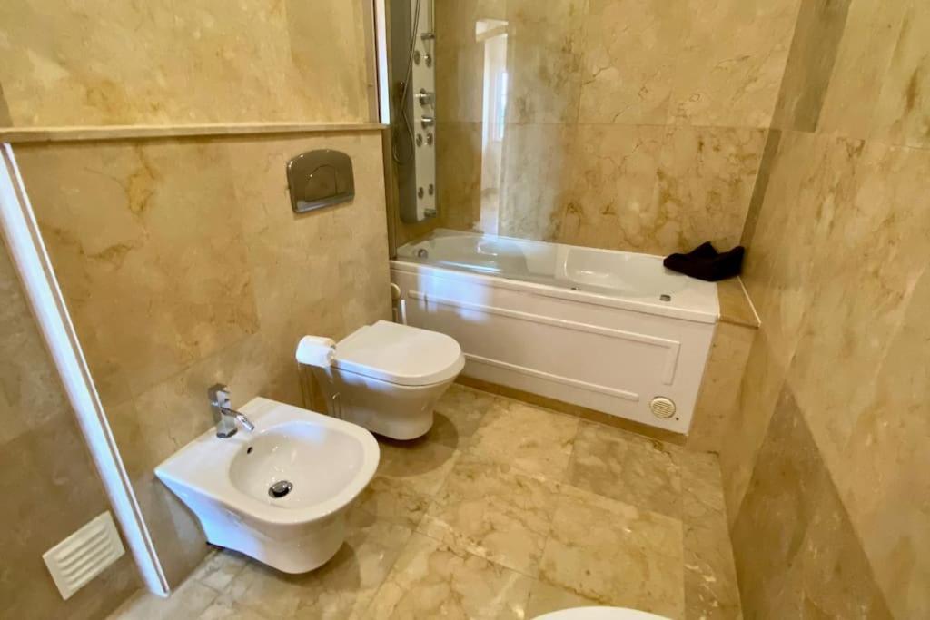 2-bedroom Apt In Newtown W Pool