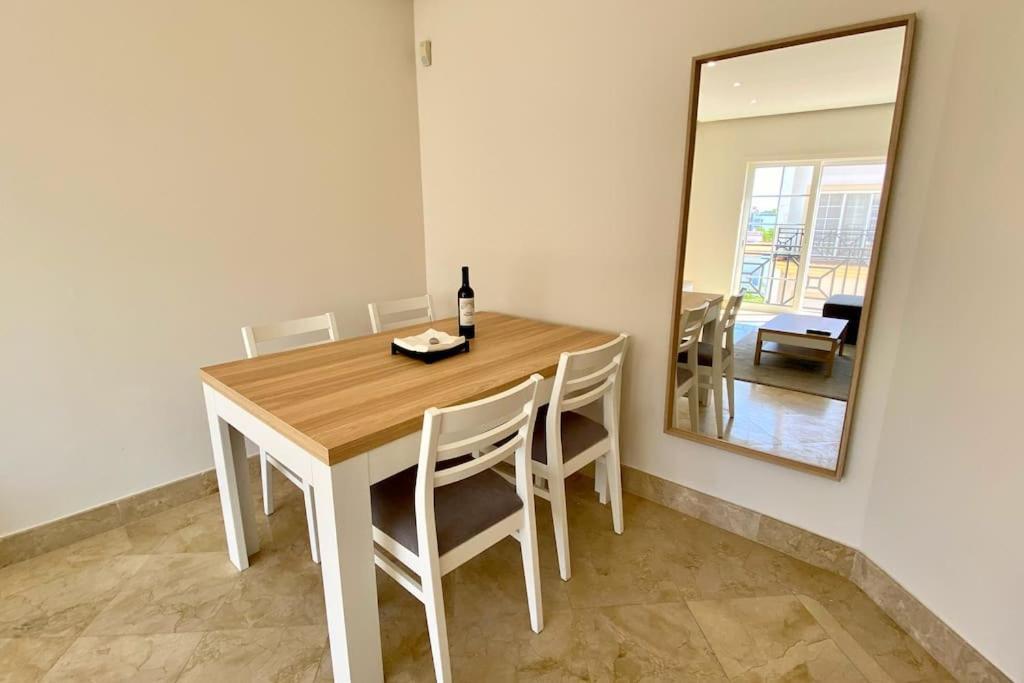 2-bedroom Apt In Newtown W Pool Apartment *