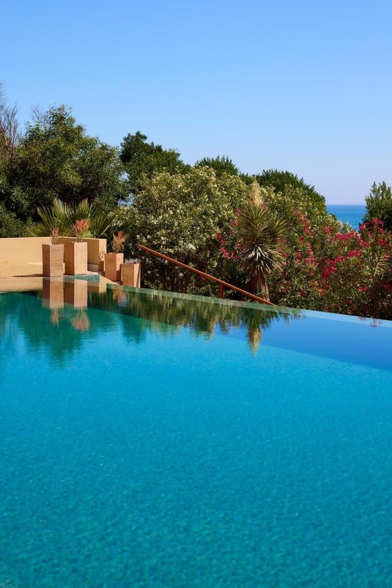 Vila Joya Resort