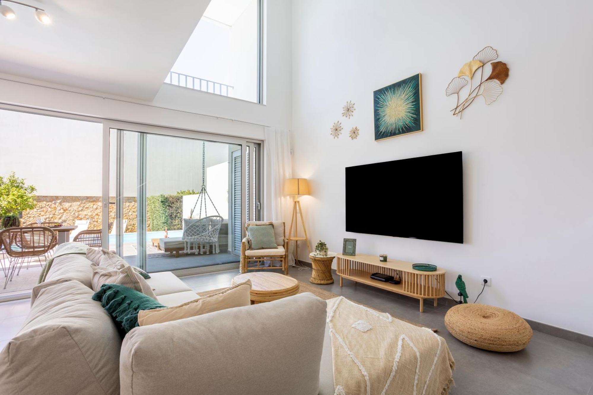 Stylish 3-bedroom Haven With A Private Pool Casa de férias