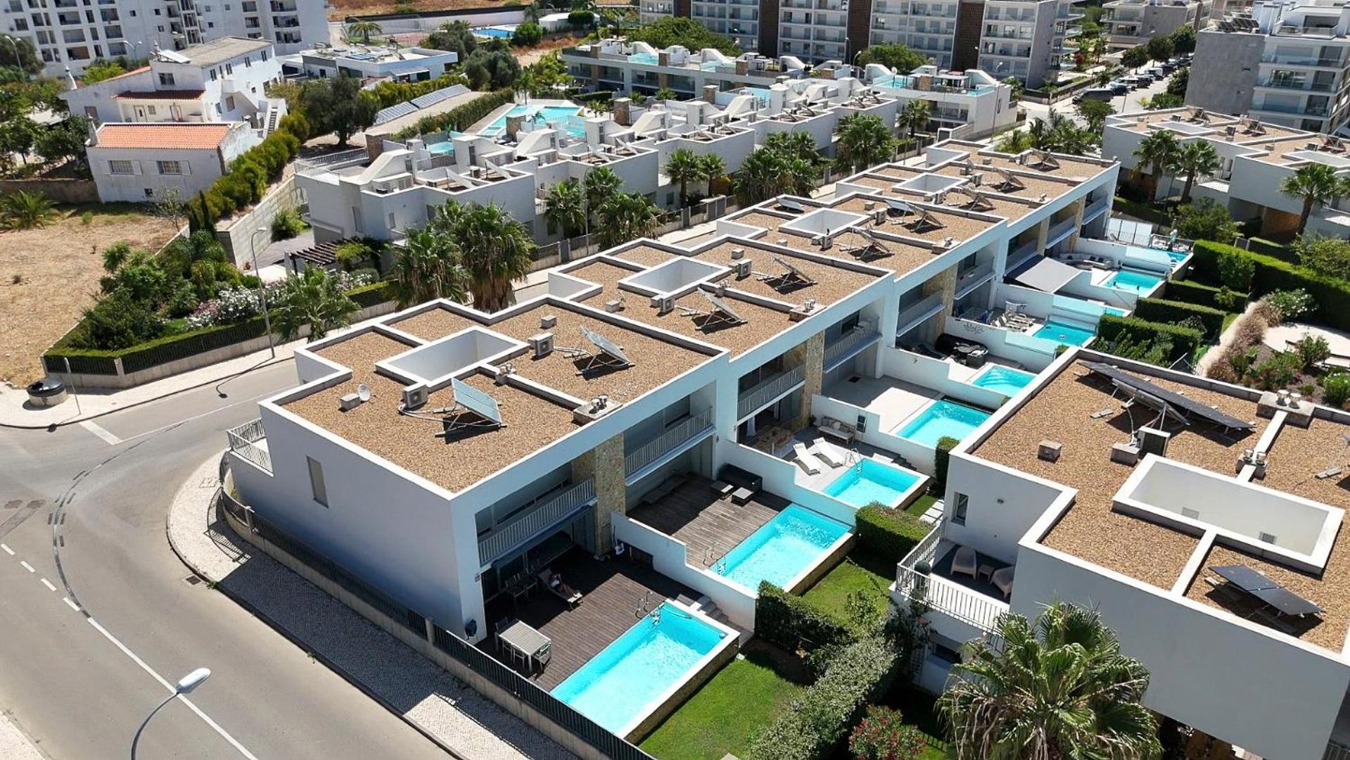 Casa de férias Stylish 3-bedroom Haven With A Private Pool Albufeira
