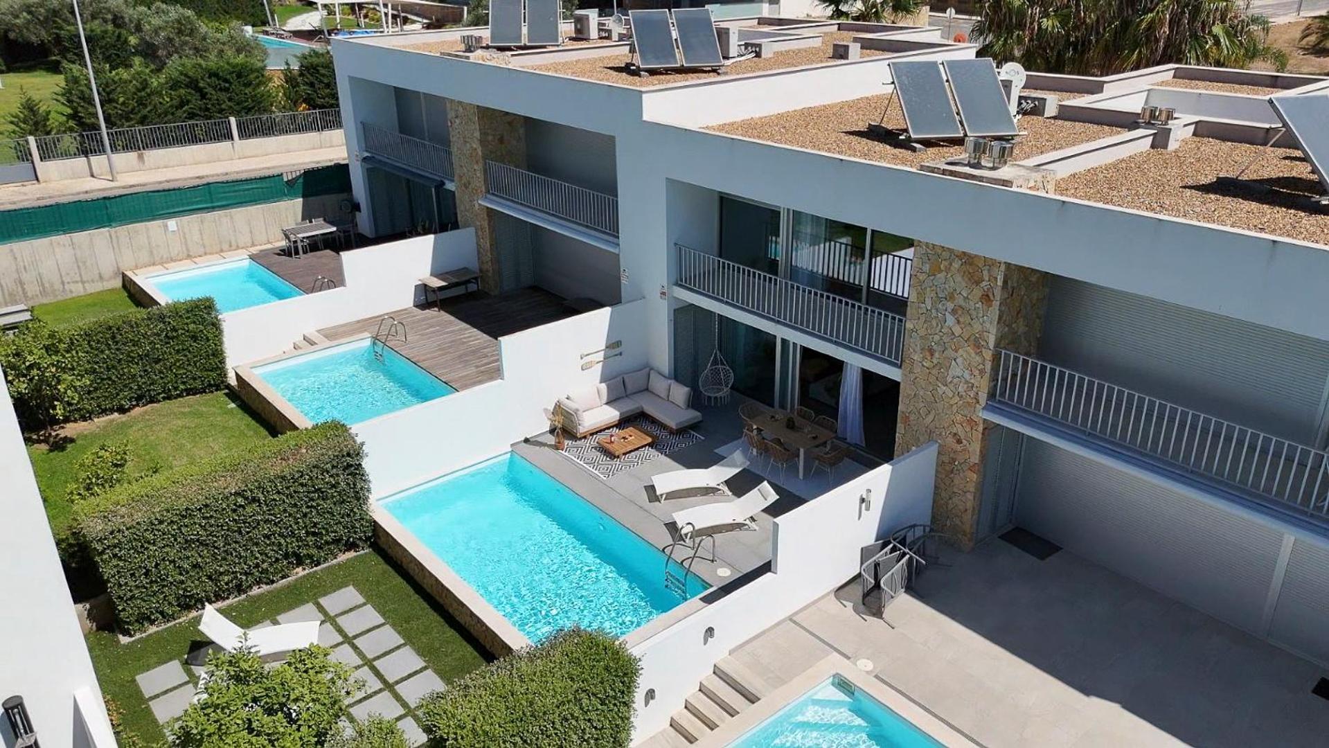 Casa de férias Stylish 3-bedroom Haven With A Private Pool *
