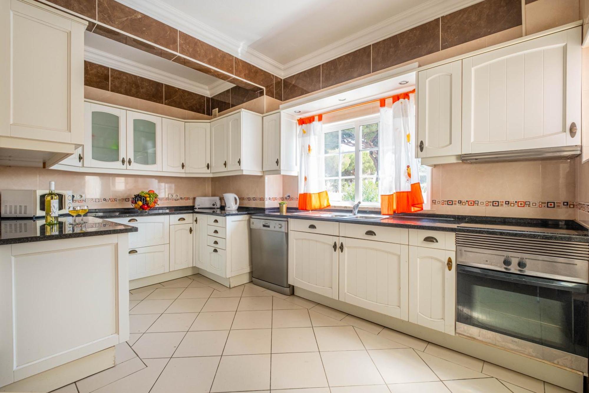 Flores By Algarve Vacation Villa