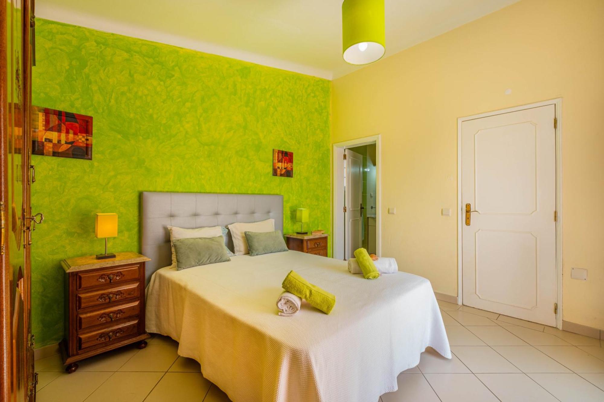 Flores By Algarve Vacation Villa *