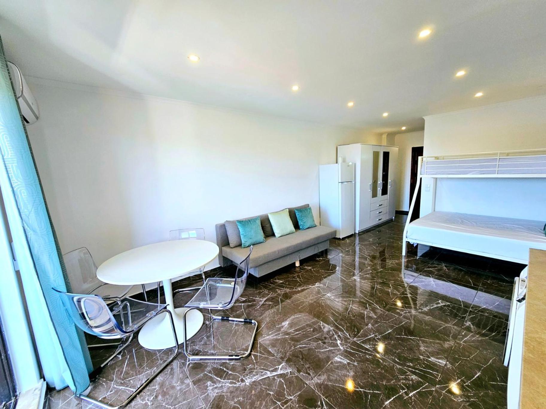 Vilanova, T0 - Modern Flat At Oura On The Strip With Balcony With View To The Pool, Pool Access, Lift And Air Conditioning Appartement Albufeira