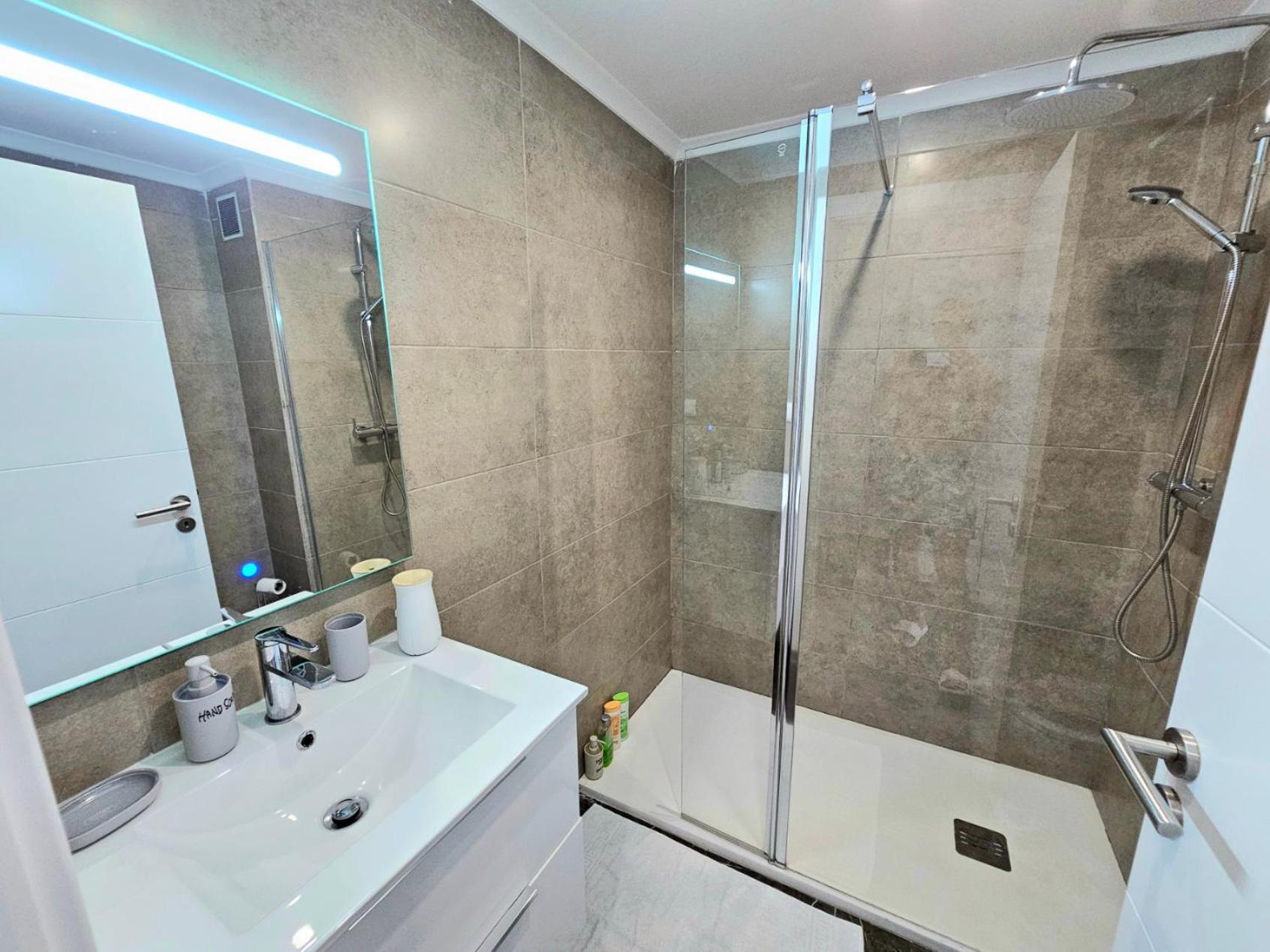 Vilanova, T0 - Modern Flat At Oura On The Strip With Balcony With View To The Pool, Pool Access, Lift And Air Conditioning Appartement *