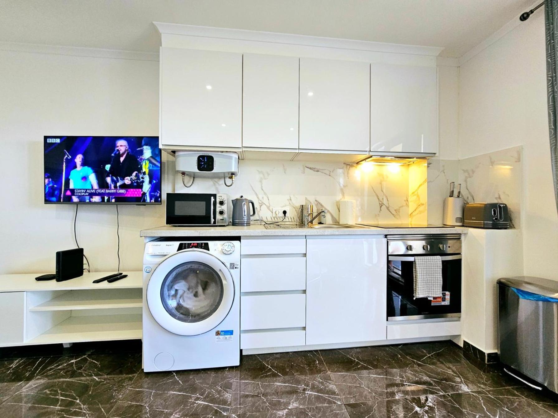 Vilanova, T0 - Modern Flat At Oura On The Strip With Balcony With View To The Pool, Pool Access, Lift And Air Conditioning *